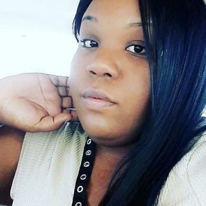 Meet your Posher, Cassandra l.